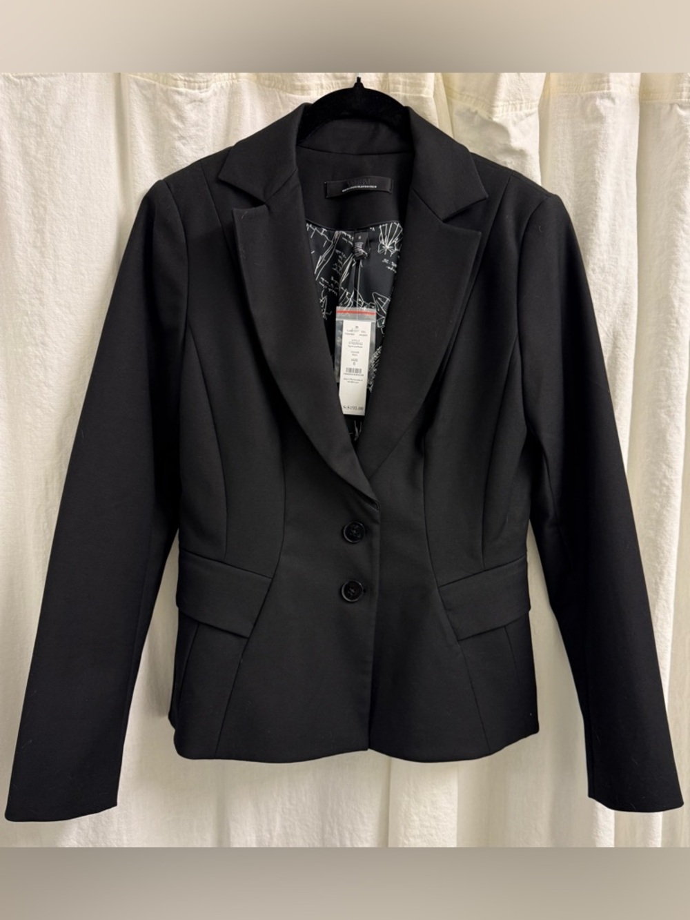 White House Black Market Signature Blazer / Black / US 6
